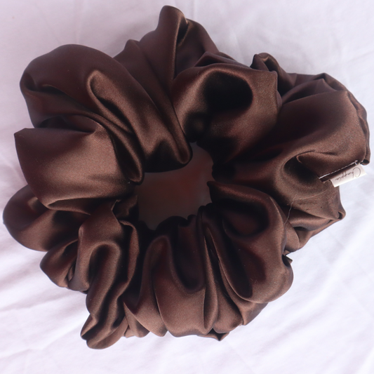 Chouchou en satin brun (scrunchie)