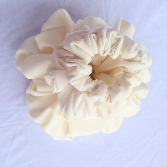 Chouchou crème (scrunchie)