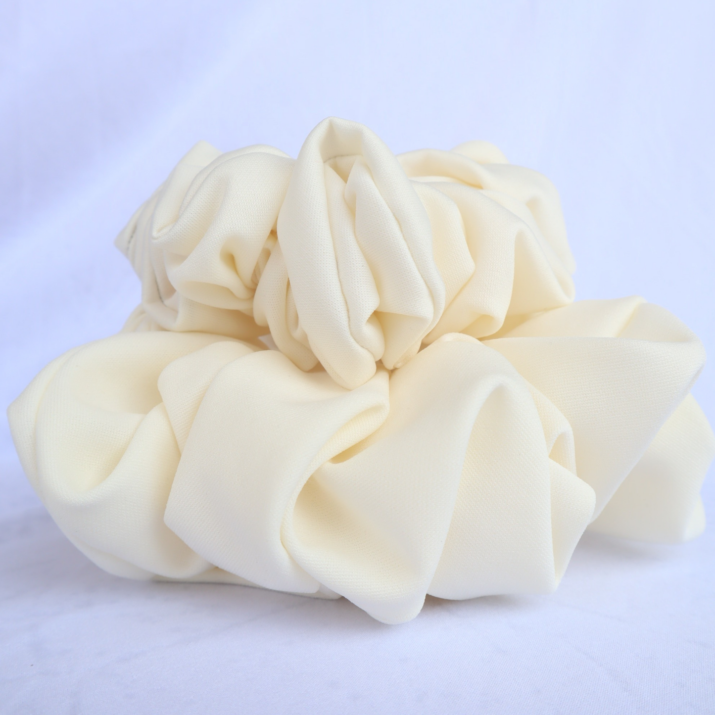 Chouchou crème (scrunchie)
