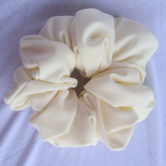 Chouchou crème (scrunchie)