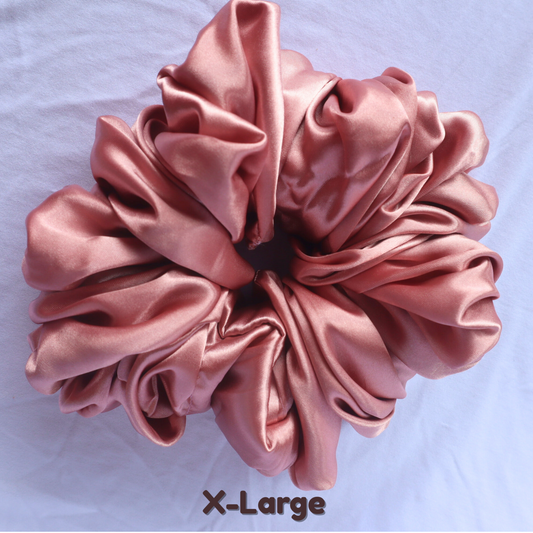 Chouchou en satin rose pâle (scrunchie)