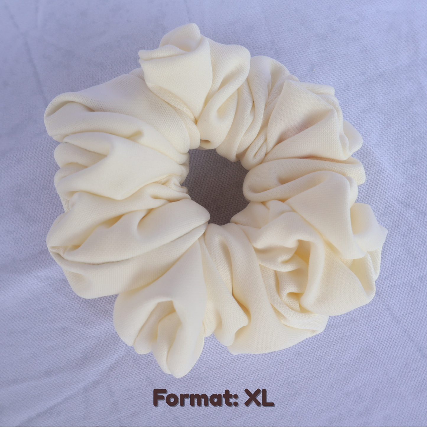 Chouchou crème (scrunchie)